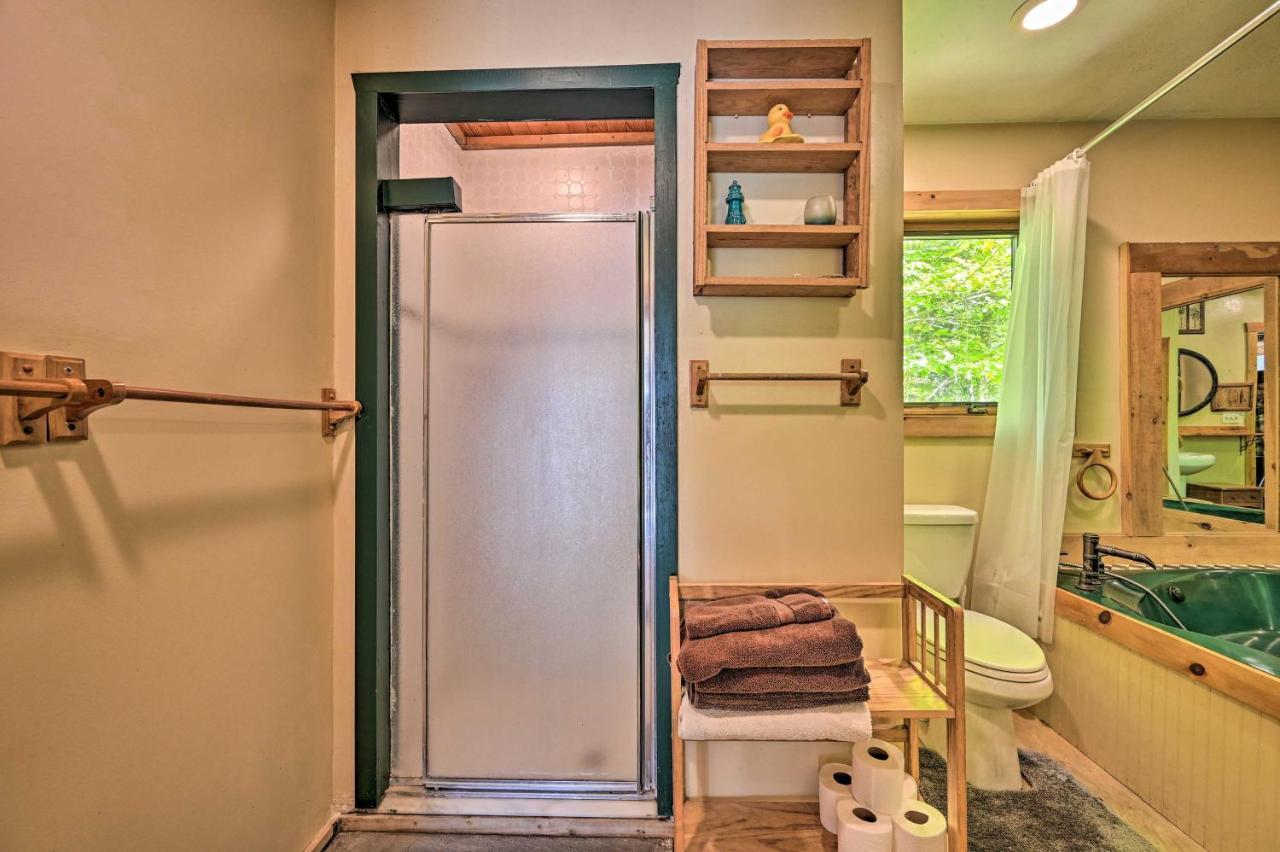 Remote Cabin With Fire Pit 3 Miles To Stowe Mtn! Екстер'єр фото