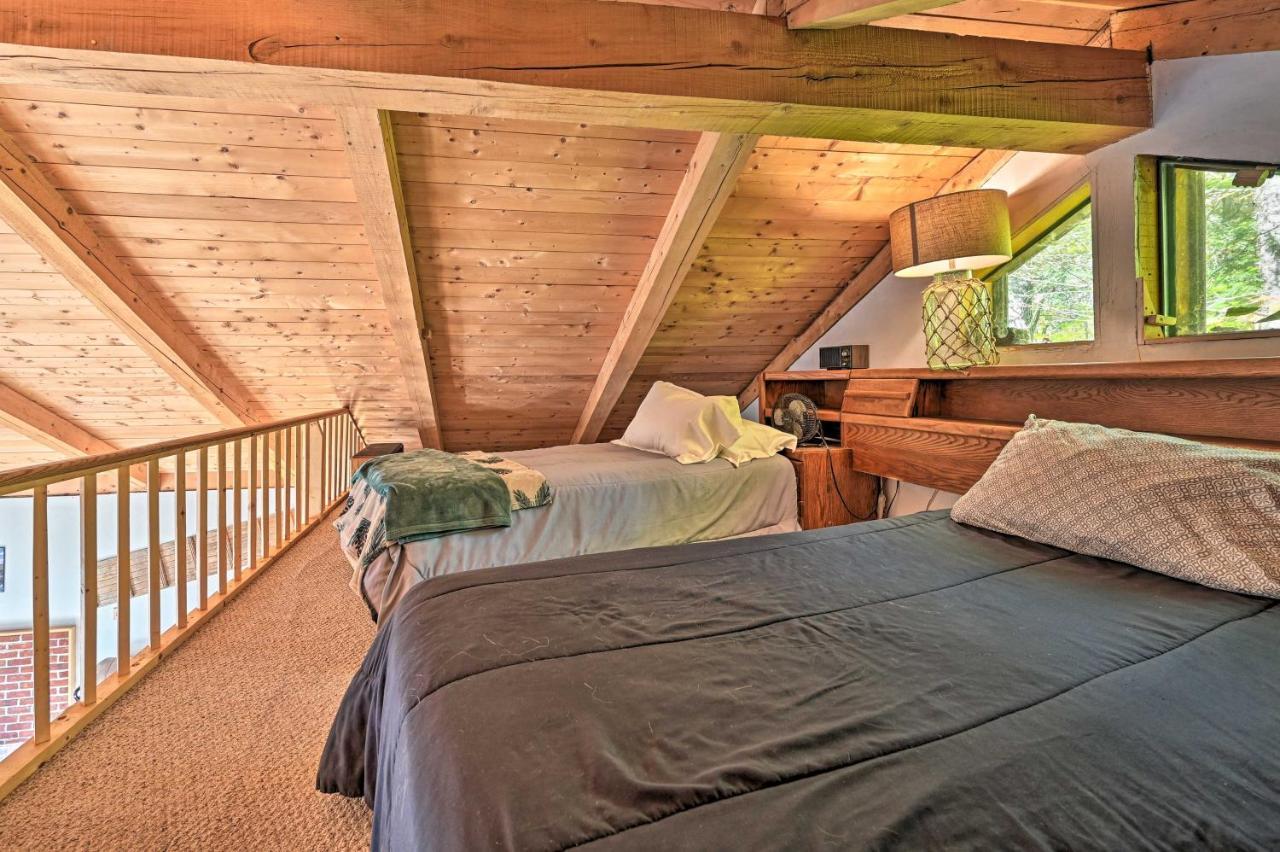 Remote Cabin With Fire Pit 3 Miles To Stowe Mtn! Екстер'єр фото