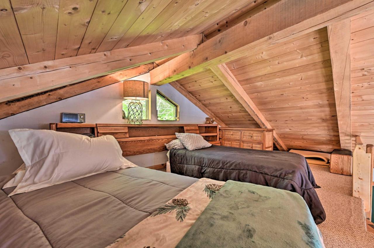 Remote Cabin With Fire Pit 3 Miles To Stowe Mtn! Екстер'єр фото